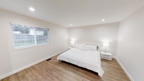 4 bedrooms, iron/ironing board, free WiFi, bed sheets