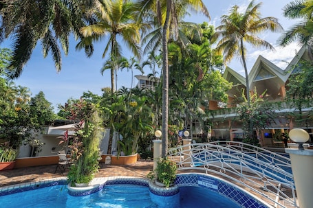 2 piscinas al aire libre