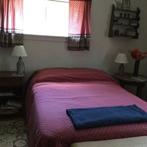 5 bedrooms, iron/ironing board, WiFi, bed sheets