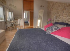 1 bedroom, iron/ironing board, WiFi, bed sheets