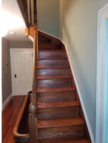 Private Floor w Private Entry/Bath. Near Harvard