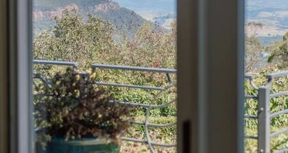 Yamacilla House: Spectacular Views in Blackheath!