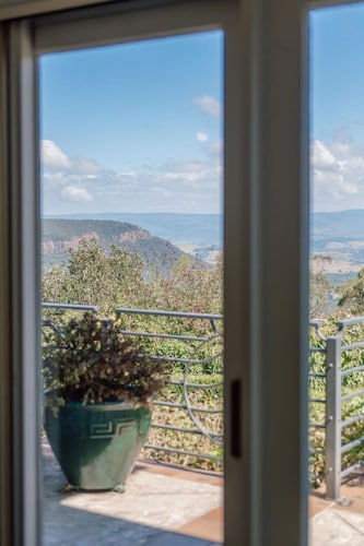 Yamacilla House: Spectacular Views in Blackheath!