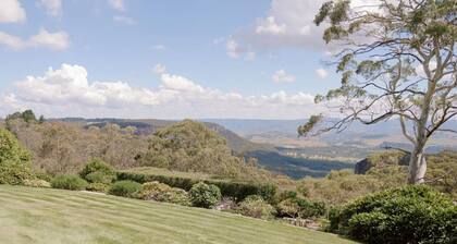 Yamacilla House: Spectacular Views in Blackheath!