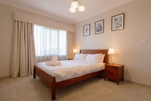 3 bedrooms, iron/ironing board, WiFi, bed sheets - Yamacilla House: Spectacular Views in Blackheath! (Blackheath)