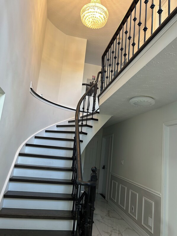 Hallway - KenHouse (Toronto)