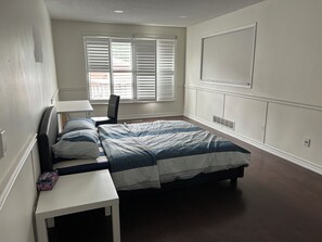 Iron/ironing board, free WiFi - KenHouse (Toronto)