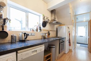 Fridge - 1 bed flat in this lovely light leafy semi - min 80 days over summer (Bramley)
