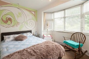 1 bedroom, iron/ironing board, bed sheets - 1 bed flat in this lovely light leafy semi - min 80 days over summer (Bramley)