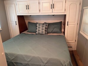 1 bedroom, iron/ironing board, travel cot, free WiFi - Glamping with a partial lake view, 30 minutes to Clemson University (Westminster)