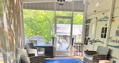 Glamping with a partial lake view, 30 minutes to Clemson University