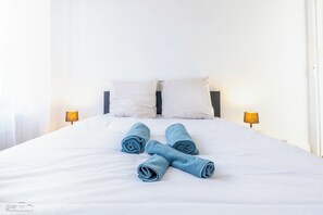 3 chambres, bureau, fer et planche à repasser, accès au Wi-Fi (inclus)