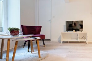 Smart TV, books - Casafamilia - Nantes Bord de Loire (Rezé)