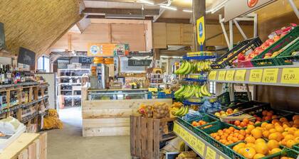 Appelscha aan de Diek. Tussen 2 Natuurgebieden, Kinderboerderij, Tuinen,