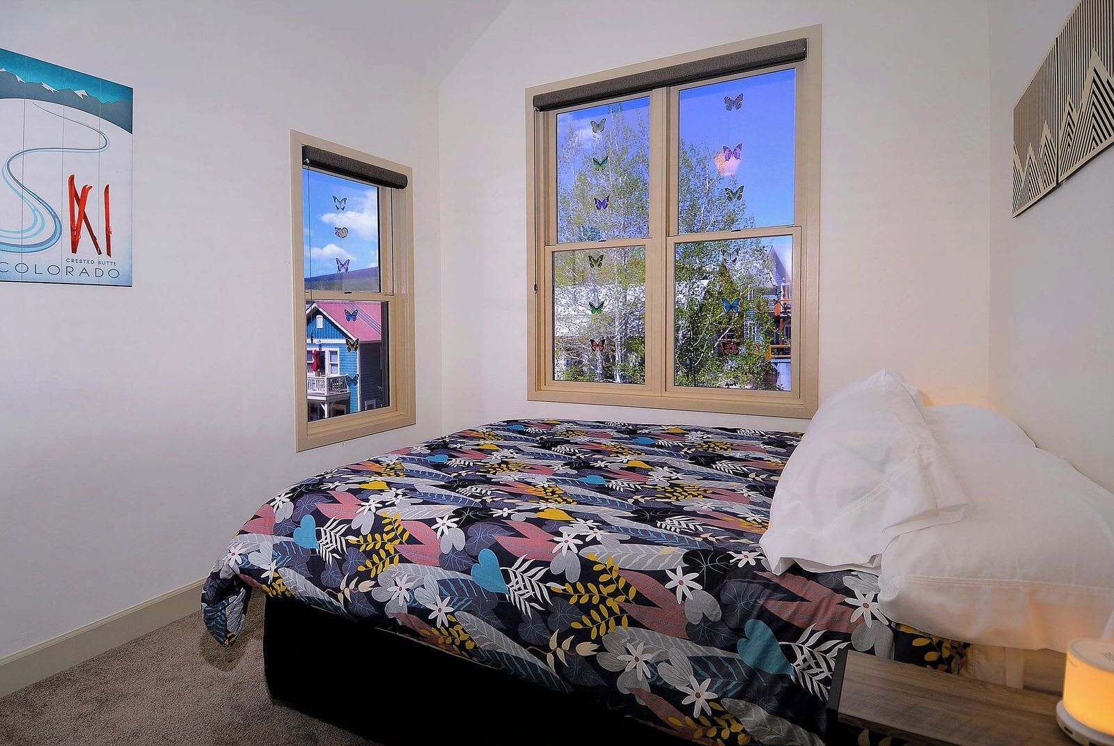 2 bedrooms, travel cot, WiFi, bed sheets