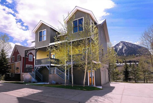 Horseshoe Haven, Immaculate 2BD/2BA, Pet friendly!