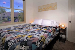 2 bedrooms, travel cot, WiFi, bed sheets - Horseshoe Haven, Immaculate 2BD/2BA, Pet friendly! (Mt. Crested Butte)