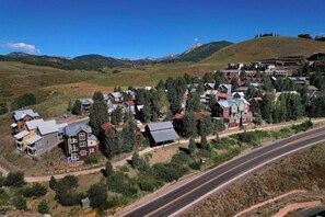 A residential area with houses, a road, and a mountain in the background. - Horseshoe Haven, Immaculate 2BD/2BA, Pet friendly! (Mt. Crested Butte)