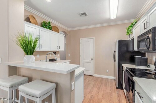 Pilot's Lounge - 2 miles from Chandler Municipal Airport