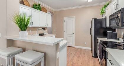 Pilot's Lounge - 2 miles from Chandler Municipal Airport