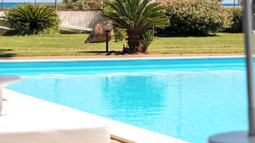 Piscine extérieure (ouverte en saison)