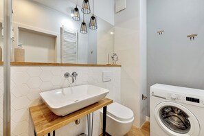 Comfort Apartment | Bathroom | Shower, towels - Modern Old Town 2 by Grand Apartments (Gdansk)