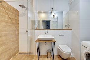 Comfort Apartment | Bathroom | Shower, towels - Modern Old Town 2 by Grand Apartments (Gdansk)