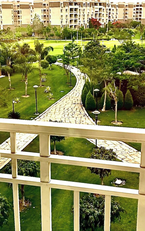 المنطقة المحيطة بالمنشأة