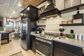 Refrigerador, microondas, horno, placa de cocina