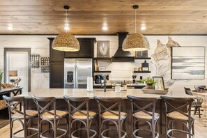 Fridge, microwave, oven, stovetop - Fall Sale!*Family Fun!*New private waterpark*1mi to pkwy! (Sevierville)