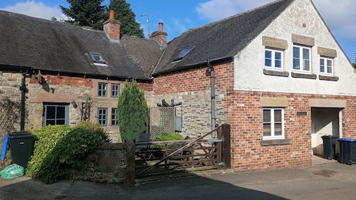 Charming cottage in rural village, ideal for Carsington Water and Peak District
