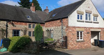 Charming cottage in rural village, ideal for Carsington Water and Peak District