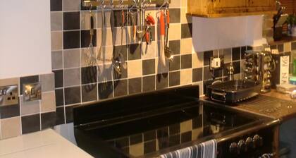 Charming cottage in rural village, ideal for Carsington Water and Peak District