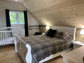 4 bedrooms, iron/ironing board, WiFi - Spa and Mountain | Chalet du Verseau (Mandeville)