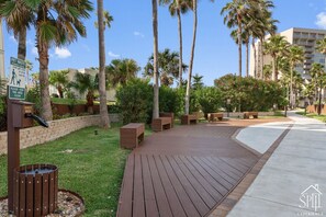 Property grounds - Amazing Beachcomber`s Paradise (South Padre Island)