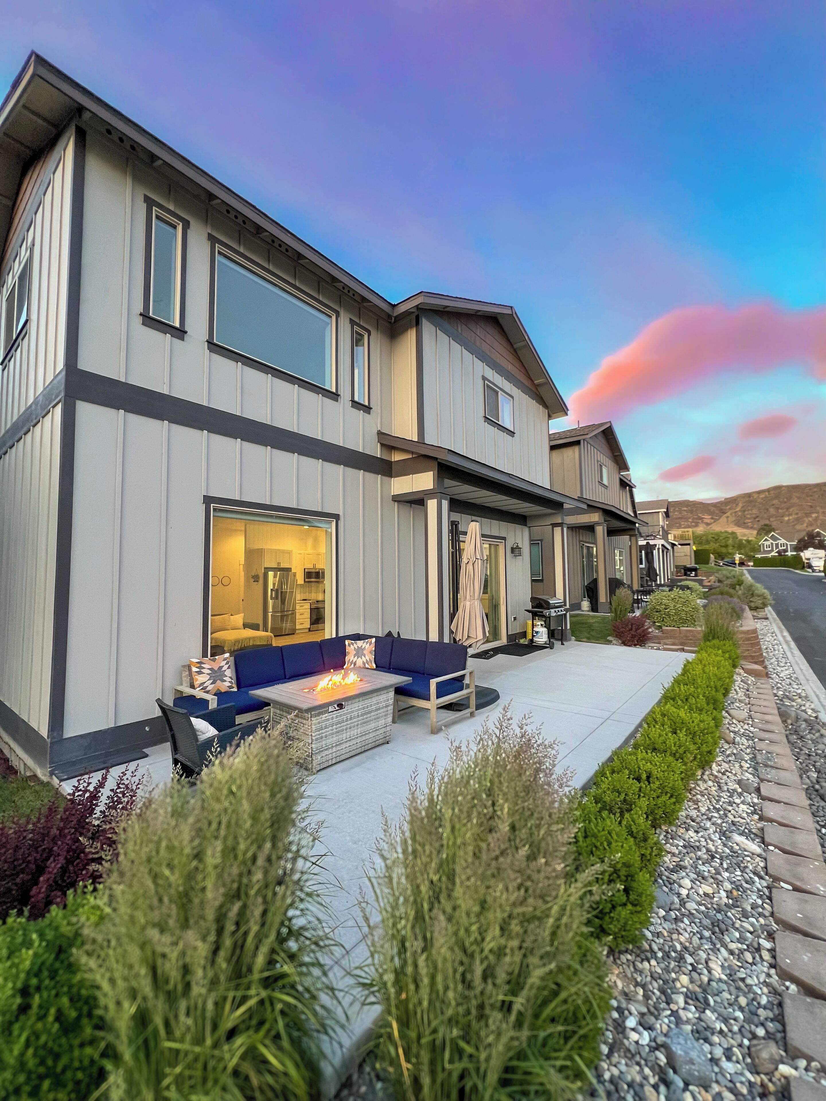 Crescent Bar 4bed 3bath House in a private community w POOL
