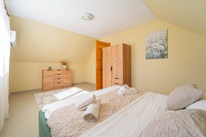 2 bedrooms, WiFi, bed sheets - Spacious Apartment Near Lake Balaton for 7 person With Fully Equipped Kitchen (Balatonberény)