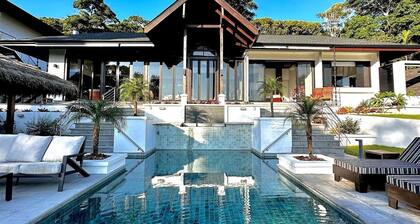 Stunning 3-bedroom villa featuring modern amenities such as WiFi and A/C