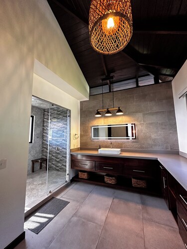Stunning 3-bedroom villa featuring modern amenities such as WiFi and A/C