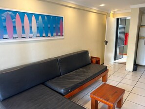 Basic Apartment, Lanai