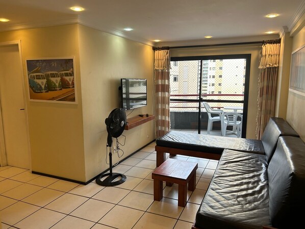 Basic Apartment, Lanai