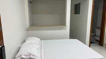 1 habitación, ropa de cama de alta calidad, cubrecamas y wifi gratis