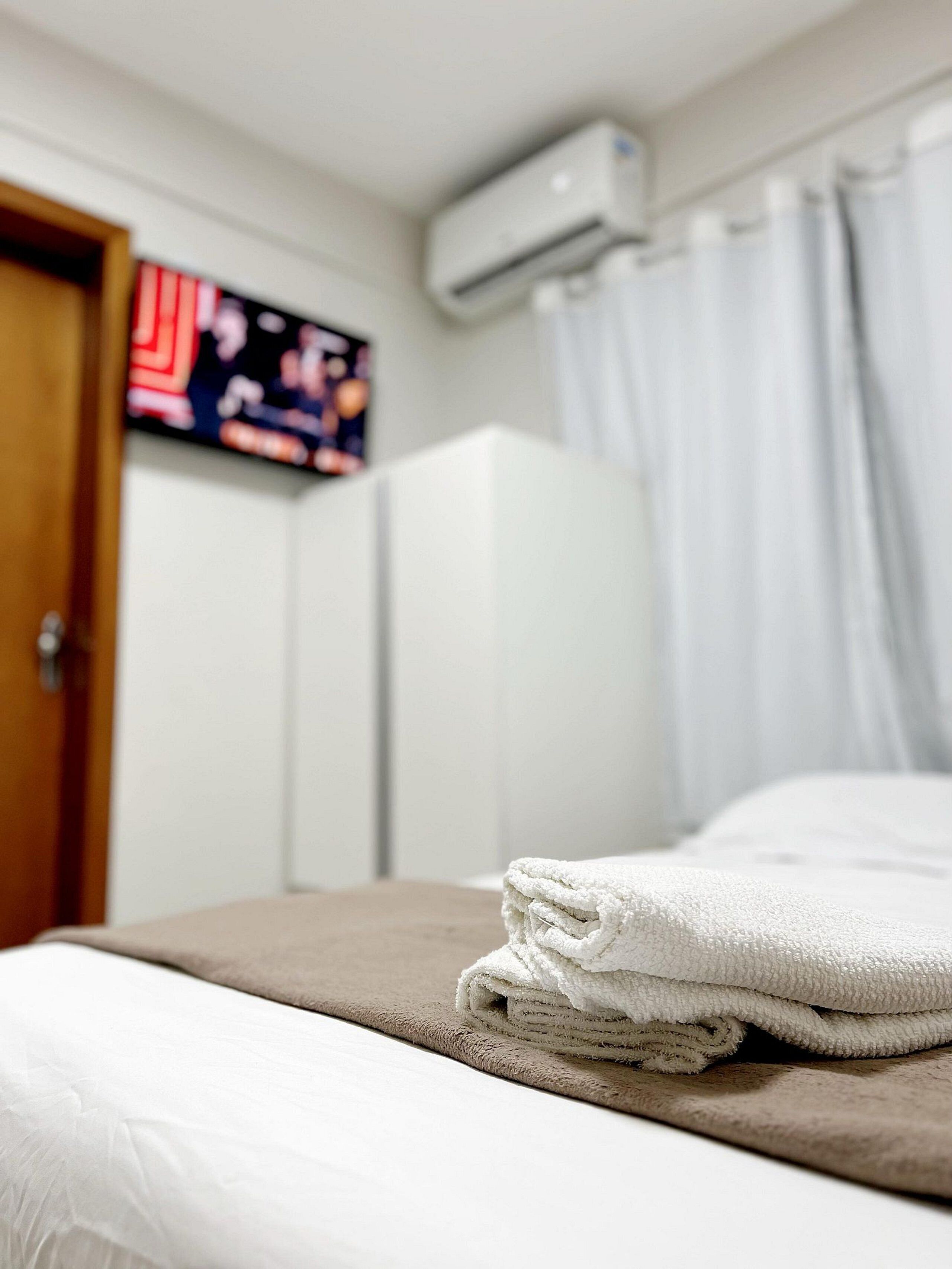 1 bedroom, premium bedding, down comforters, free WiFi