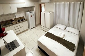 1 habitación, ropa de cama de alta calidad, cubrecamas y wifi gratis 