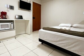 1 habitación, ropa de cama de alta calidad, cubrecamas y wifi gratis 