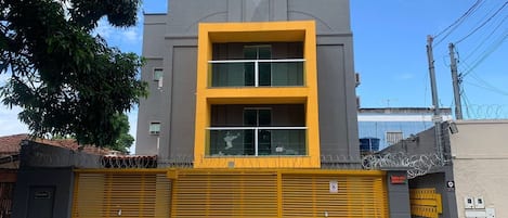 Suite | Exterior