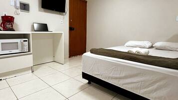 1 habitación, ropa de cama de alta calidad, cubrecamas y wifi gratis