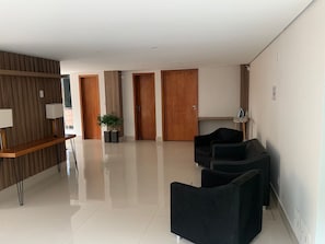 Suite | Lobby