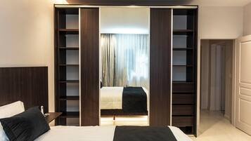 Family House, Park View | 2 bedrooms, premium bedding, down duvets, Select Comfort beds