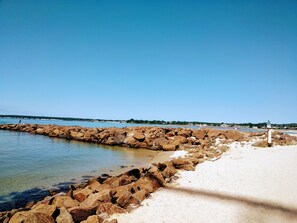 Beach - Shoreline home a mile from the beach fun for all seasons. (East Lyme)